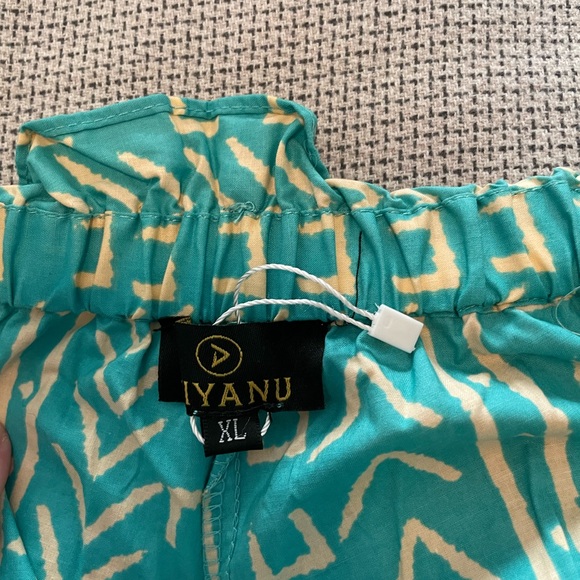 Paper bag patterned pants - Picture 2 of 3